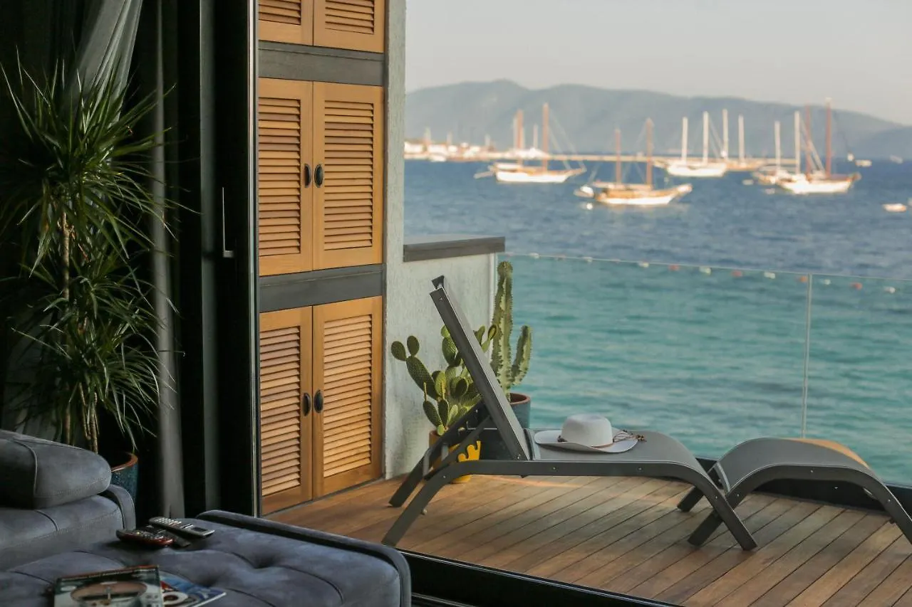 Surfer Caravan Gastro Pub Suites- Adults Only Bodrum Appartamento